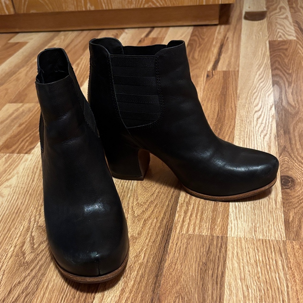 Kork-Ease Black Leather Heeled Ankle Boots